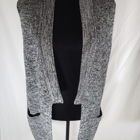 Banana Republic Gray Sleeveless Sweater Cardigan Sz M - Picture 9 of 9